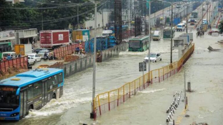 Bengaluru: समुद्र तल से 3,000 फीट ऊपर भारत का टेक हब बेंगलुरु, हर बारिश में क्यों हो जाता है पानी-पानी – bengaluru india s tech hub is 3000 feet above sea level why does bengaluru get flooded every time it rains
