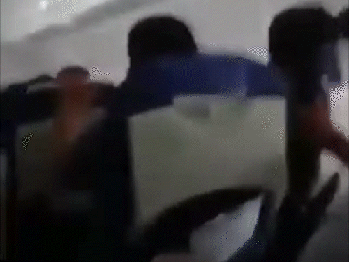Plane in Srinagar trapped in turbulence| IndiGo Airlines | टर्बुलेंस में फंसी इंडिगो फ्लाइट की इमरजेंसी लैंडिंग: दिल्ली से श्रीनगर जा रही थी, सभी 227 यात्री सुरक्षित