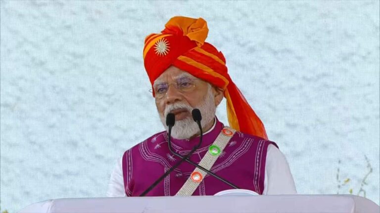 PM Modi Gujarat Visit: ‘आतंकवाद प्रॉक्सी वॉर नहीं, सोची-समझी युद्ध की रणनीति है’: पाकिस्तान पर फिर बरसे पीएम मोदी – pm modi gujarat visit terrorism is not a proxy war it is a well thought out war strategy narendra modi attacked at pakistan